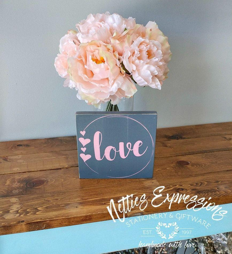 Love circle - Rustic Wood Sign - Netties Expressions