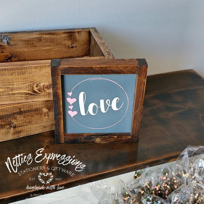 Love circle - Rustic Wood Sign - Netties Expressions