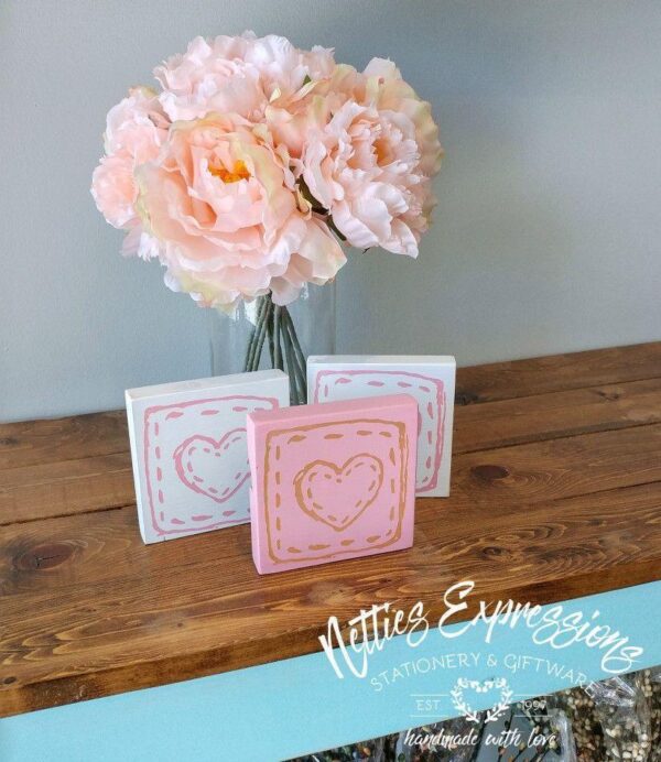Heart - Rustic Wood Sign - Netties Expressions