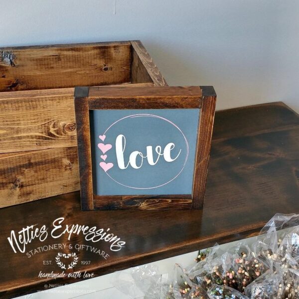 Love circle - Rustic Wood Sign - Netties Expressions